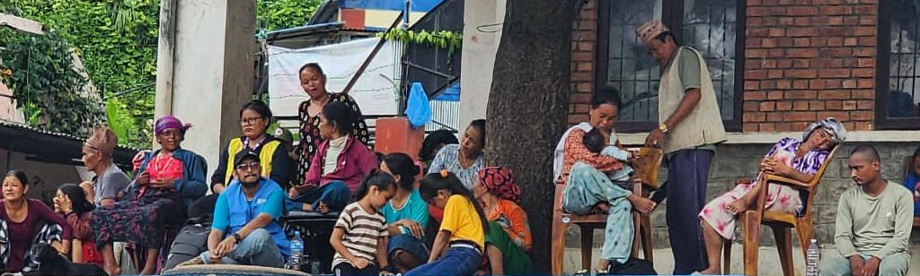 Flomofre i Nepal har søkt ly på en skole.